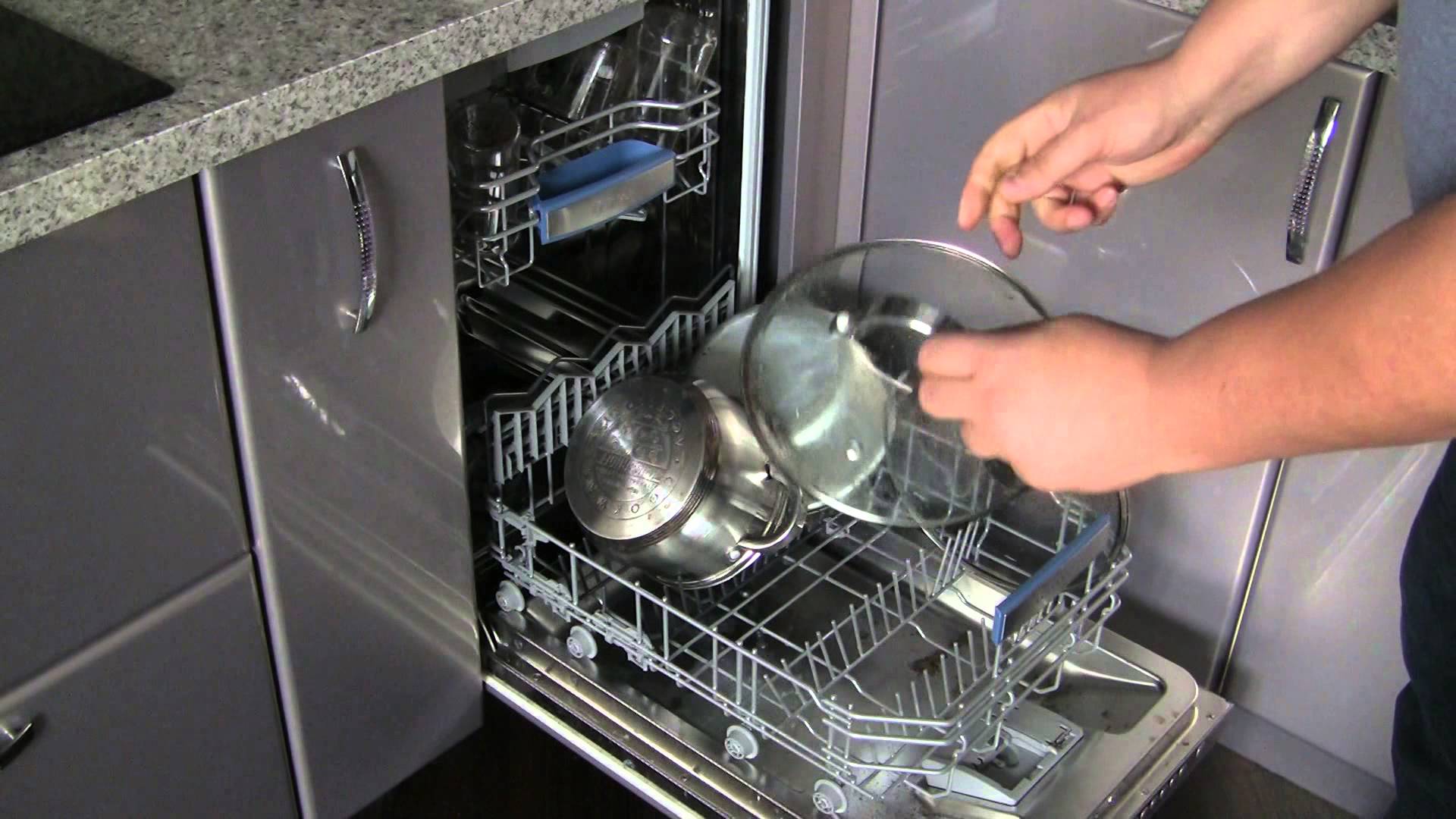 Сковородка можно мыть в посудомойке. Кастрюли в посудомойке. Кастрюля в посудомоечной машине. Посуда в посудомойке. Посудомойка для кастрюль и сковородок.